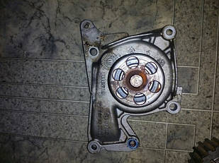 Б/у помпа 1.5 Renault Megane II