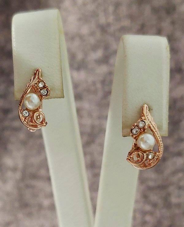 Сережки булатні з фіанітами та перлами (англійська застібка) Довжина сережки 2,5 см Ширина 10 мм.