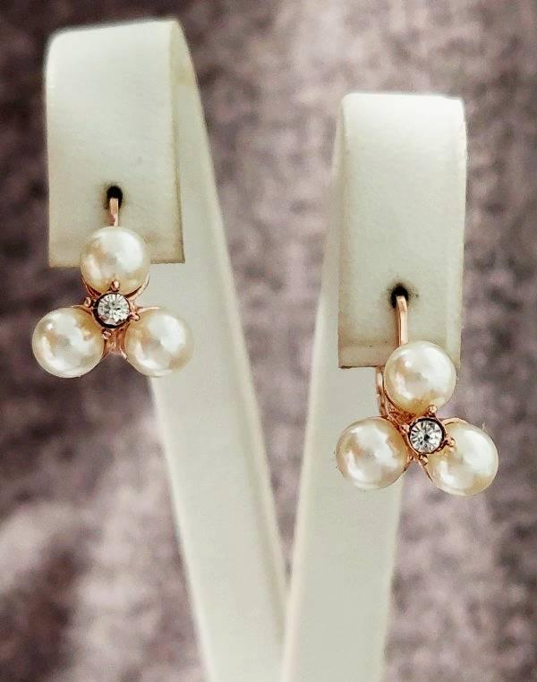 Сережки булатні з фіанітами та перлами (англійська застібка) Довжина сережки 2,5 см Ширина 10 мм.