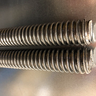 Стрижень (шпилька) DIN 976 з трапецієподібною різьбою Tr20х4х1000