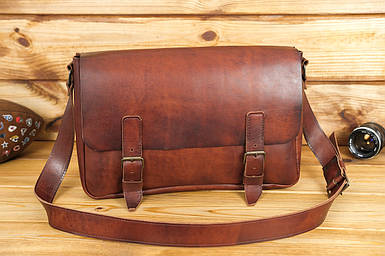 Шкіряна чоловіча сумка Джоерман, натуральна шкіра італійський Краст колір коричневий, відтінок Вишня