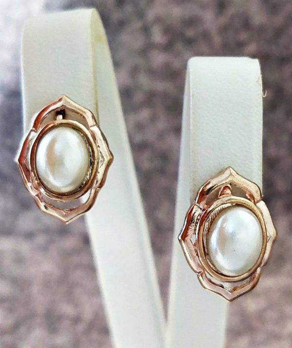 Сережки булатні з фіанітами та перлами (англійська застібка) Довжина сережки 2,5 см Ширина 10 мм.