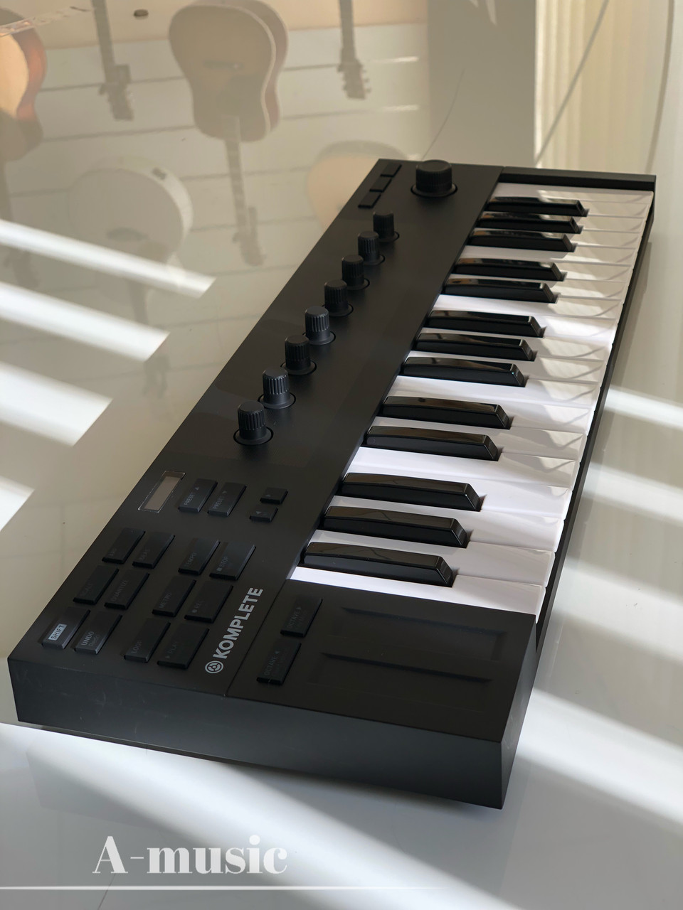 MIDI-клавиатура Native Instruments Komplete Kontrol M32 - фото 1 - id-p1489439983