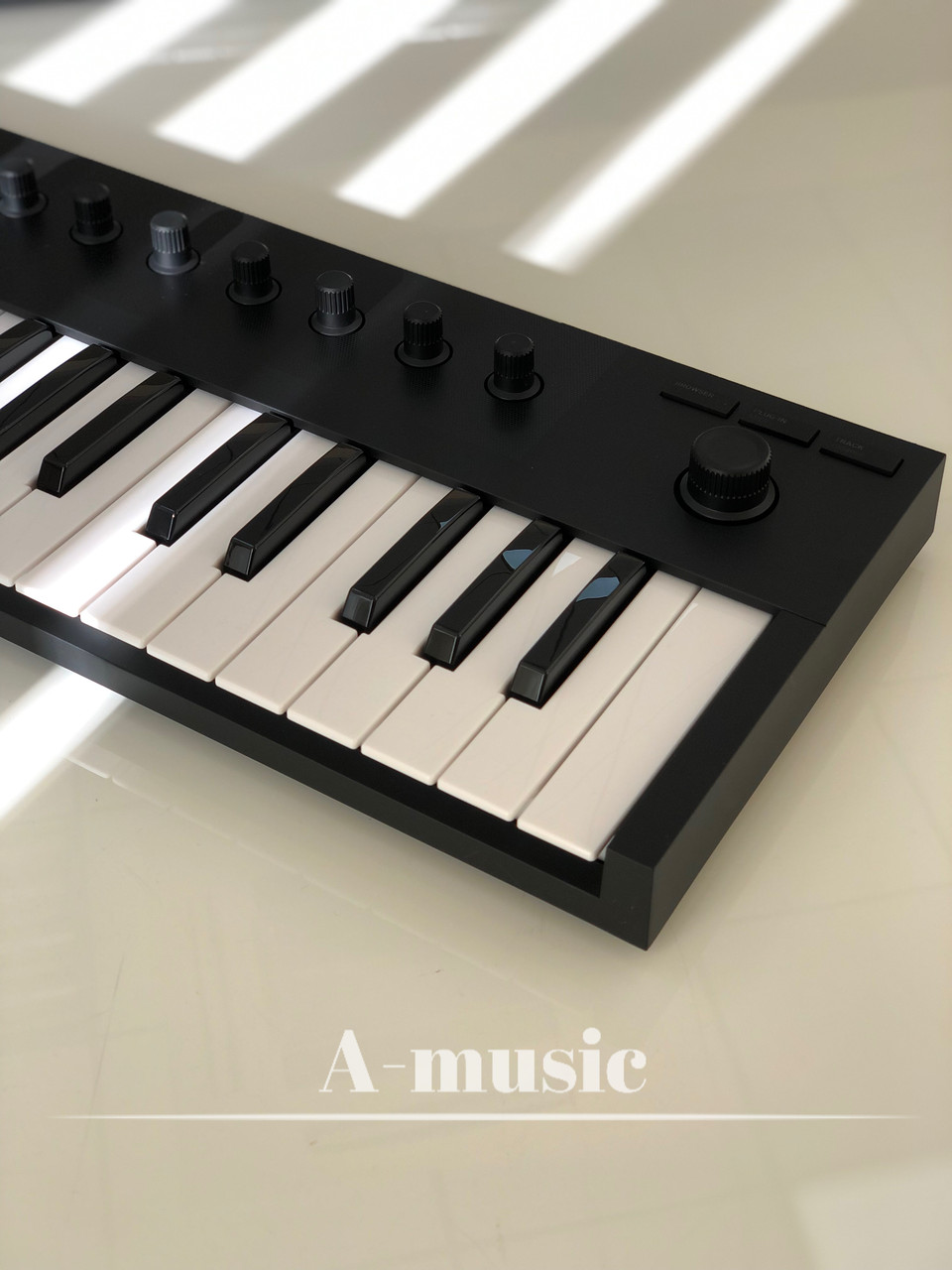 MIDI-клавиатура Native Instruments Komplete Kontrol M32 - фото 5 - id-p1489439983