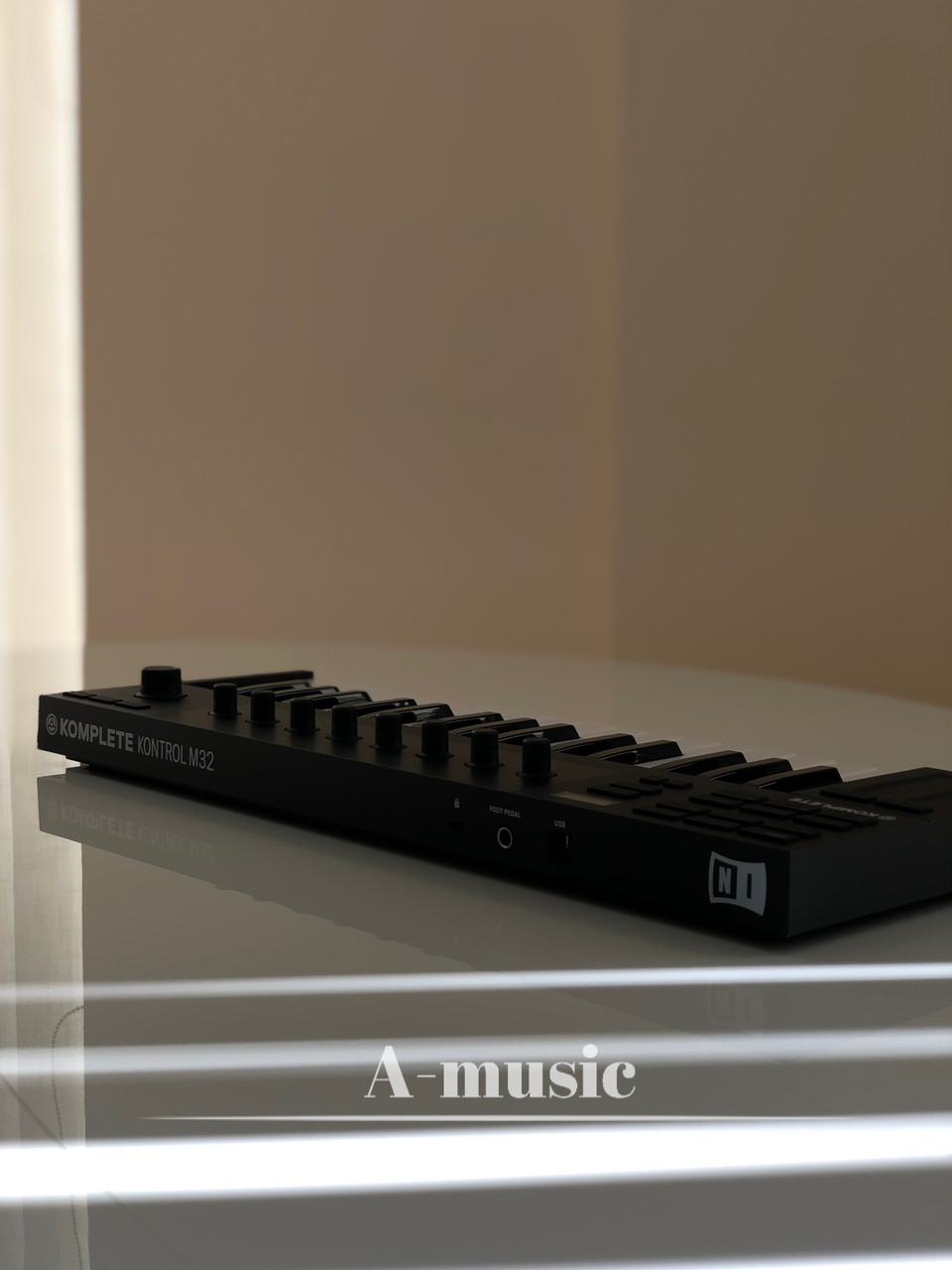 MIDI-клавиатура Native Instruments Komplete Kontrol M32 - фото 2 - id-p1489439983