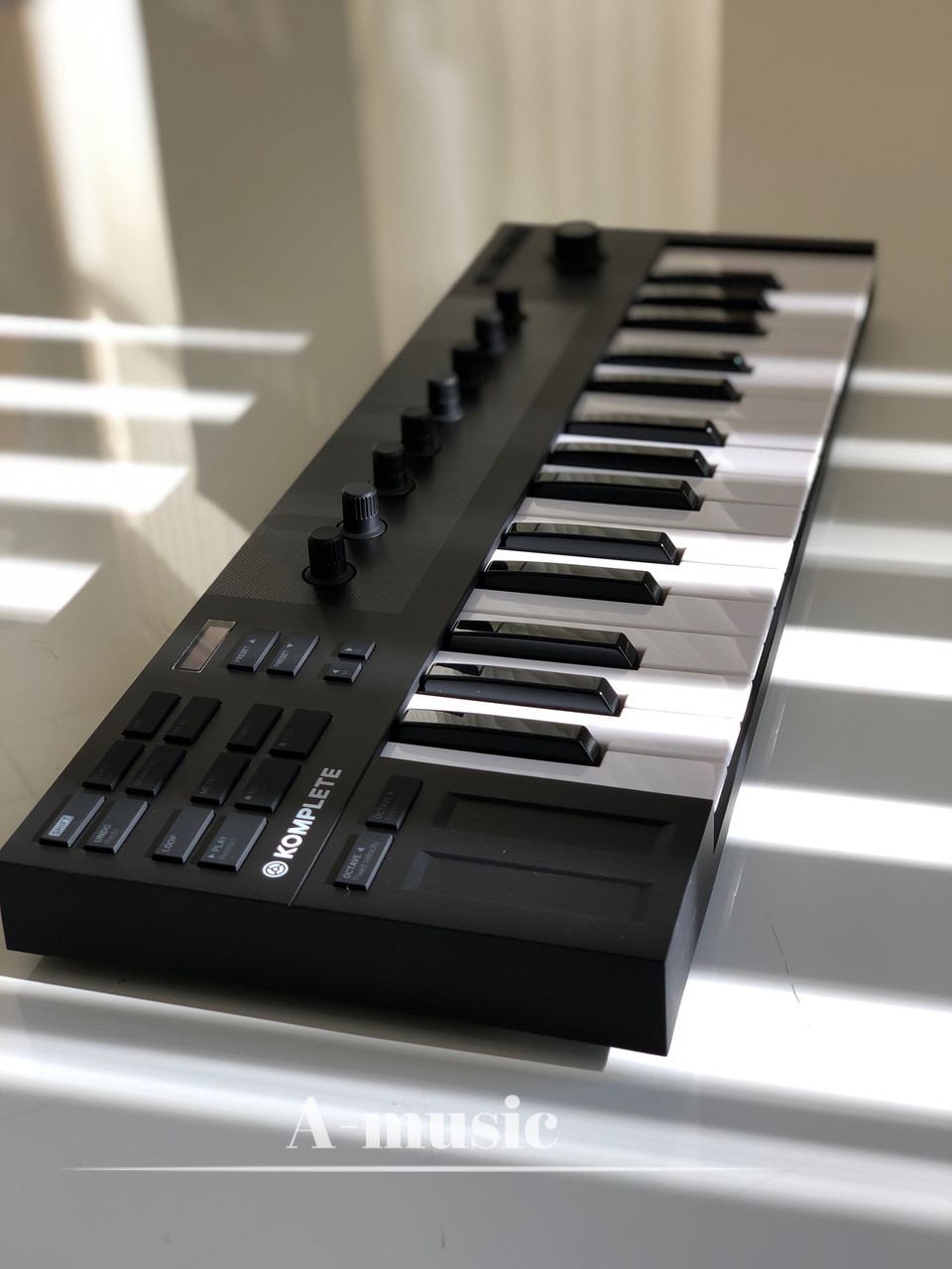 MIDI-клавиатура Native Instruments Komplete Kontrol M32 - фото 6 - id-p1489439983