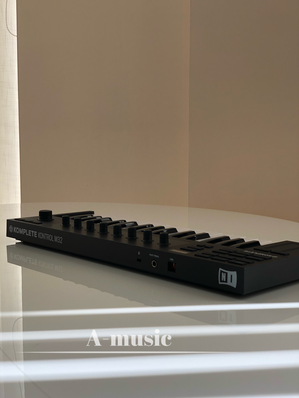 MIDI-клавиатура Native Instruments Komplete Kontrol M32 - фото 7 - id-p1489439983