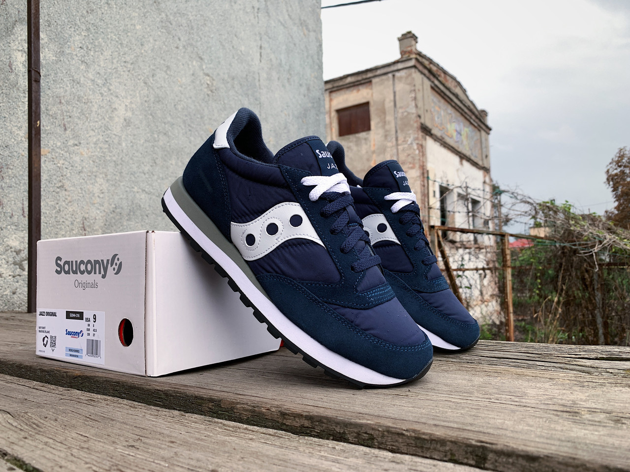 White cheap saucony jazz