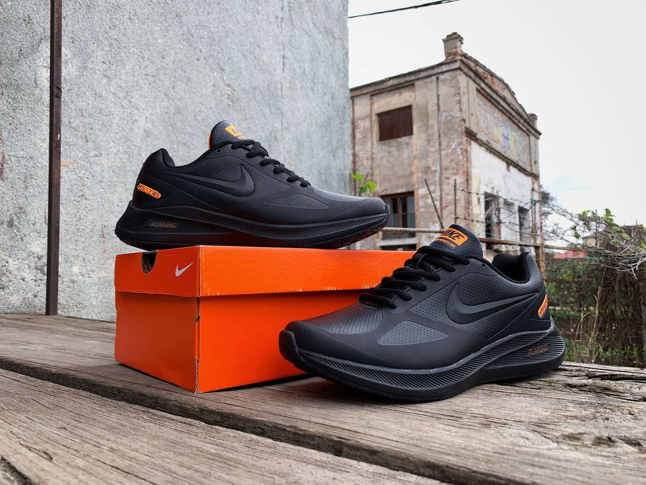 Nike Zoom Guide 10 Black Orange