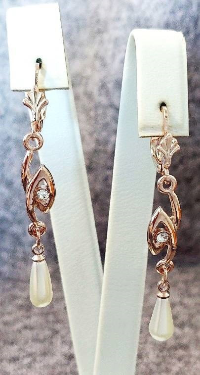 Сережки булатні з фіанітами та перлами (англійська застібка) Довжина сережки 2,5 см Ширина 10 мм.