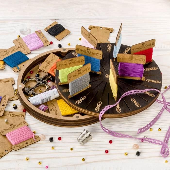 Скринька для рукоділля + 32 бобінки   FLZB(N)-059