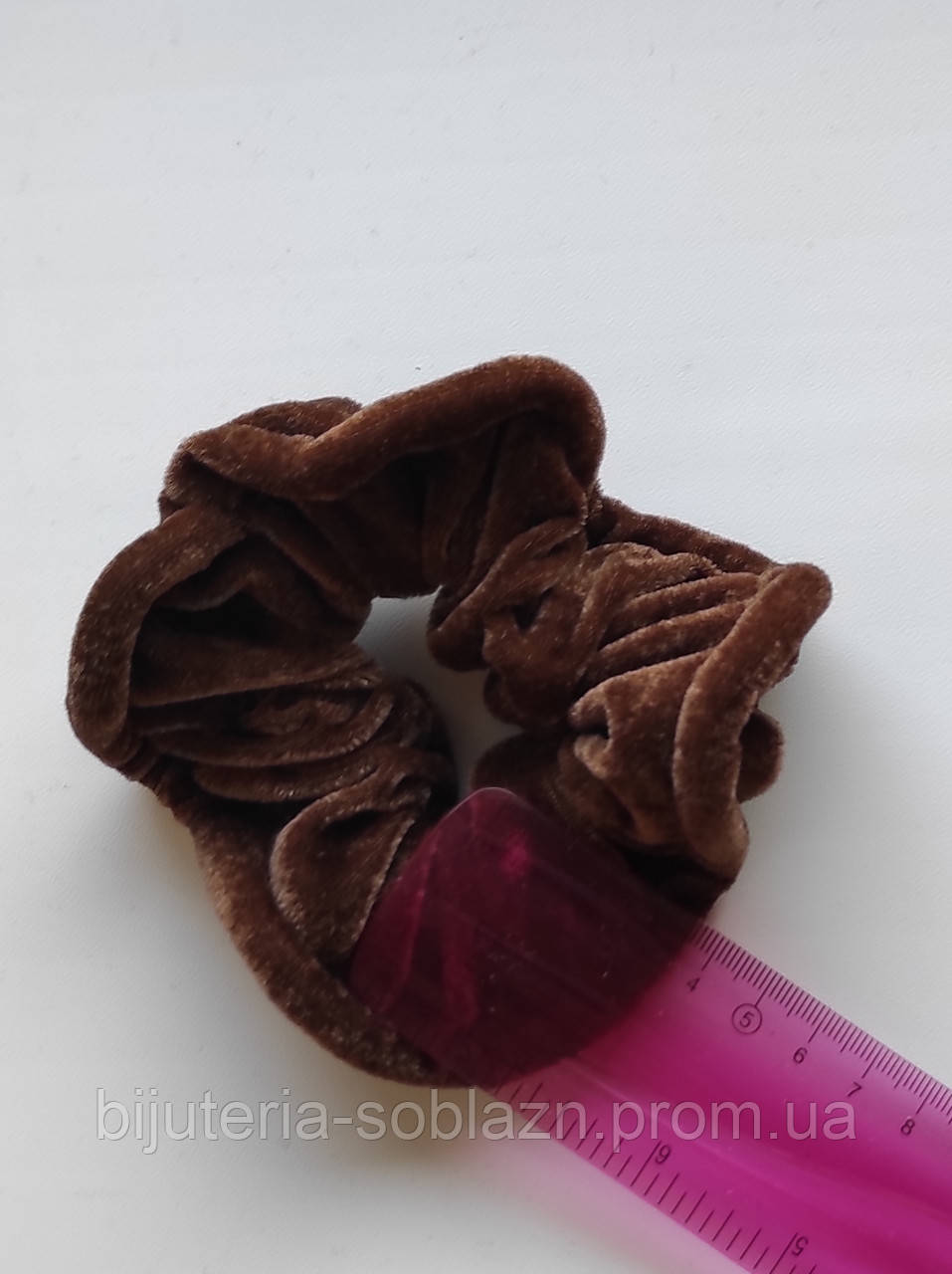Коричневая Шоколадная резинка для волос велюровая бархатная объемная широкая Коричневая велюр мягкая без страз - фото 4 - id-p541668079