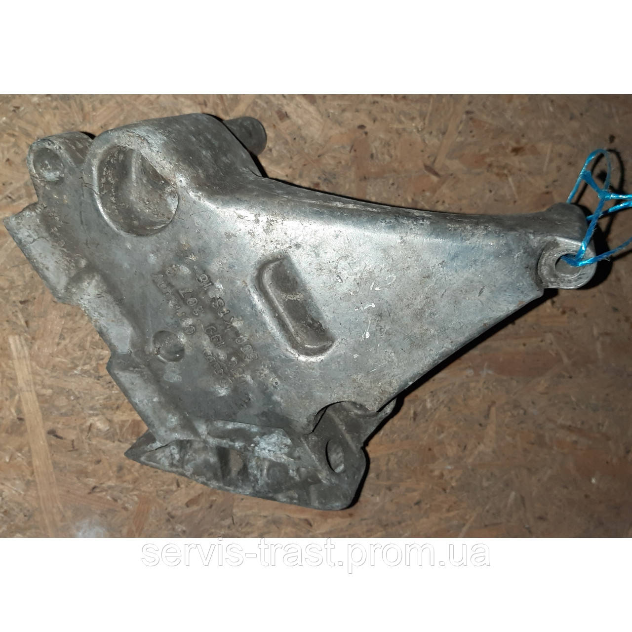 Кронштейн подушки двигуна Skoda Octavia A5