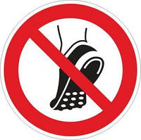 Знак безпеки Заборонено носити взуття з металевими шипами ДСТУ EN ISO 7010: 2019 (метал, пластик, плівка)