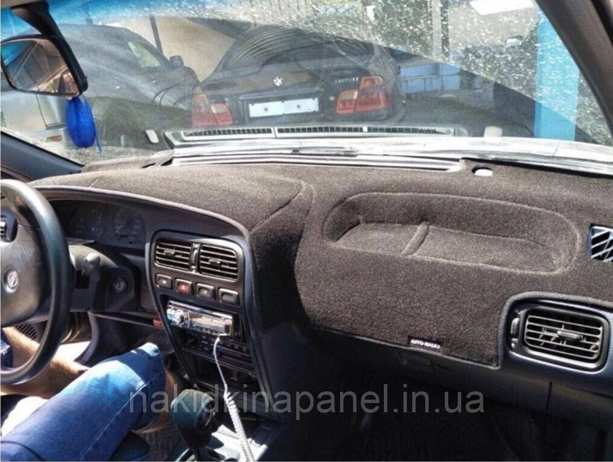 Накидка на панель приладів NISSAN Primera (1 пок., P10, с чашей) 1990-1996