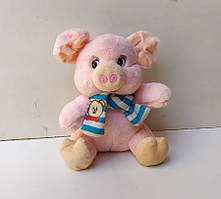 М'яка іграшка Свинка 26 см рожева з шарфиком, див. опис