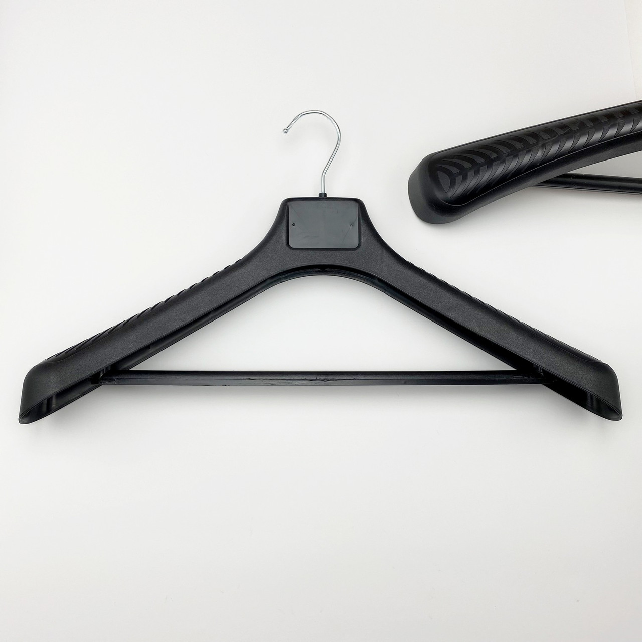 Пластикові плічка вішаки для верхнього одягу SPp-48/70 чорного кольору, довжина 480 мм