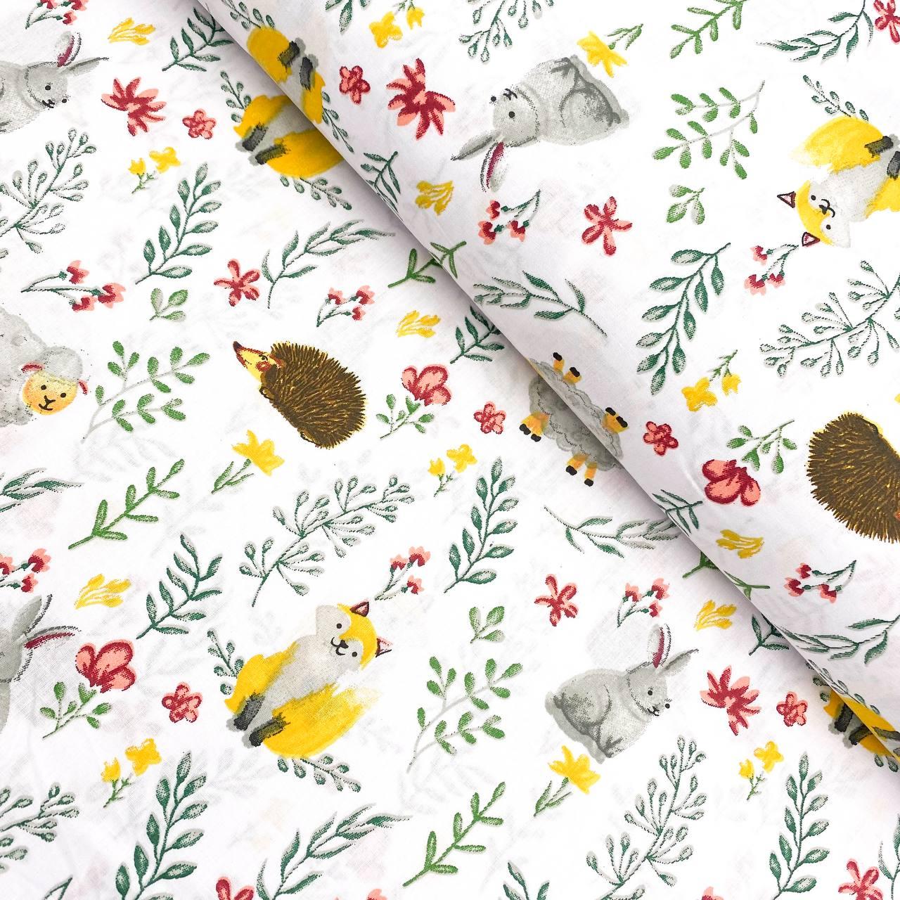Польська бавовняна тканина "Їжачки, лисички, зайчики з зеленим листям"