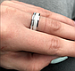 Жіноче кільце "Багатогранність" з керамічною вставкою і поруч фіанітів, р. 16.5, 17.5, 18, 19, фото 4