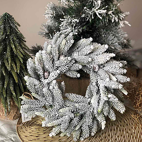 Новорічний вінок із засніженої хвої 30 см