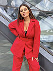 Жіночий брючний замшевий костюм двійка з поясом 2592 (50-52, 54-56) кольори: червоний, чорний) СП, фото 5