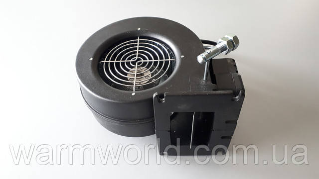 Вихідний отвір закінчується фланцем з отворами для кріплення