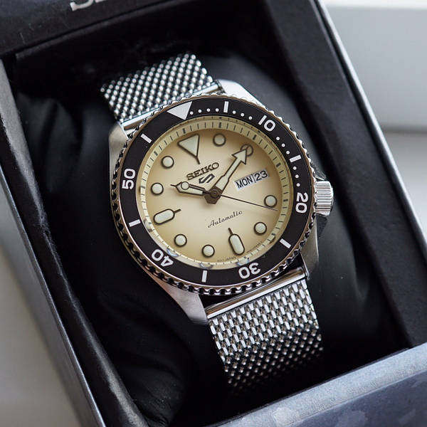 Seiko 5 Suits SRPD67 Automatic