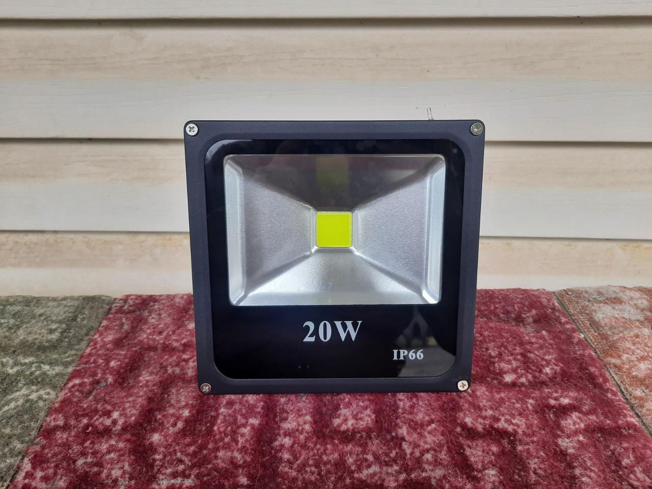 Светодиодный прожектор 20 Вт. Эконономичный прожектор на светодиодах ...
