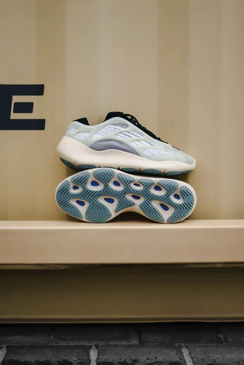 Кросівки чоловічі сірі Yeezy Boost 700 v3 Azael (00701)