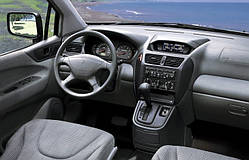 Накидка на панель приладів MITSUBISHI Space Wagon 3 пок. UG с бардачком 1997-2003 Чохол/накидка на торпеду авто