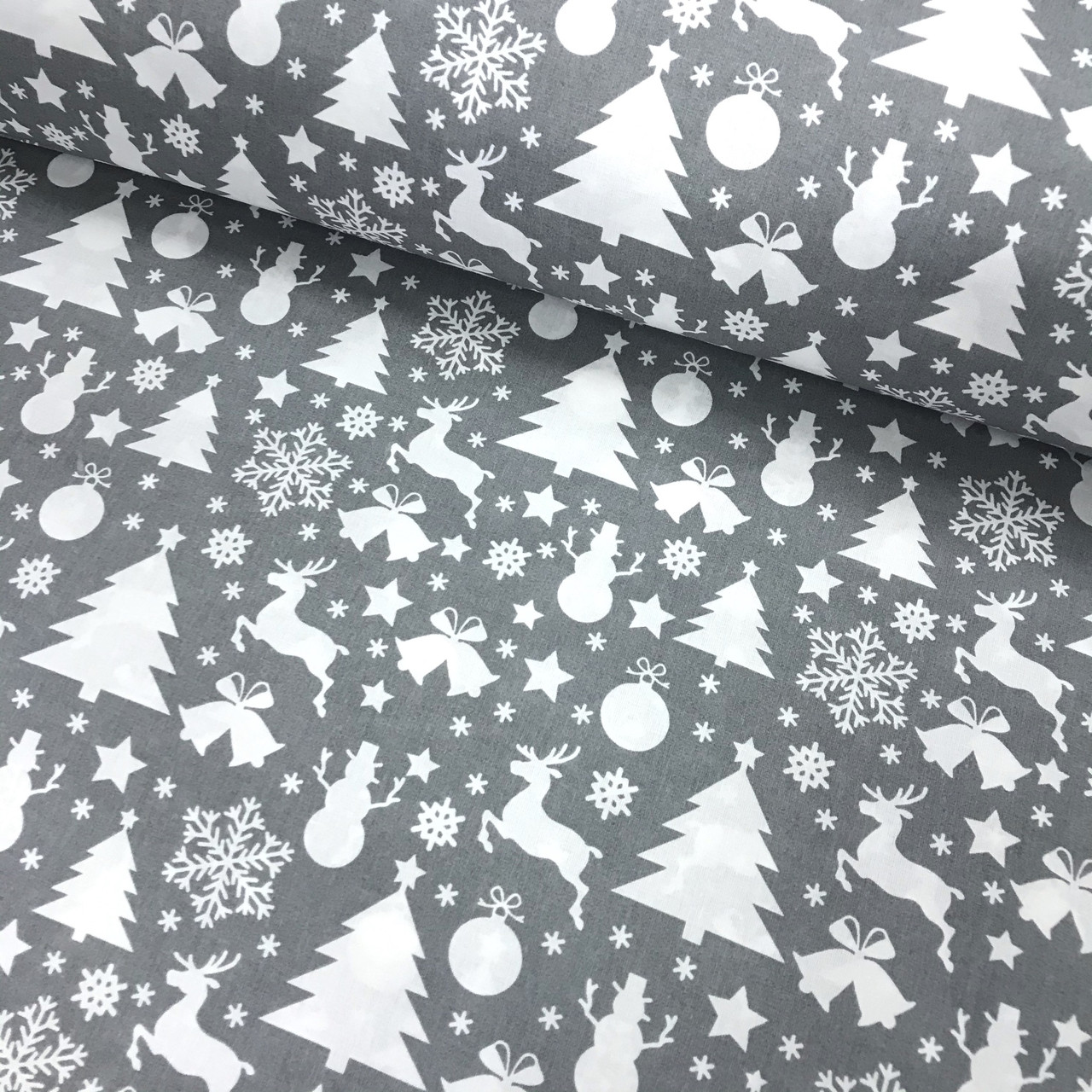 Новорічна тканина Польська, ялинки, сніжинки, олені білі на сірому (0289)