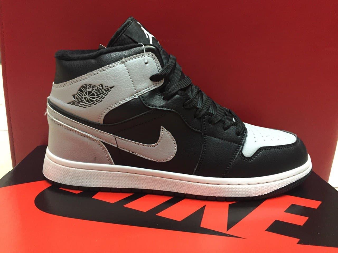 Зимові чоловічі кросівки Jordan 1 Retro Winter Black Grey White Хутро