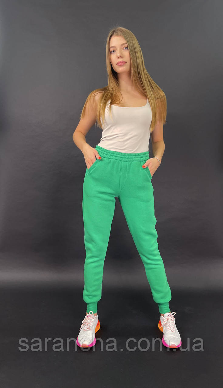 Спортивні утеплені штани джогери з накаткою-печаткою трехнитка на флісі колір зелений