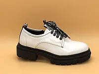 Світлі шкіряні туфлі на підборах. Маленькі (33, 34, 35) розміри.