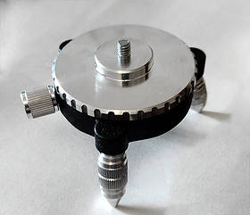 Поворотна платформа для лазерного рівня. Тринога маленька.