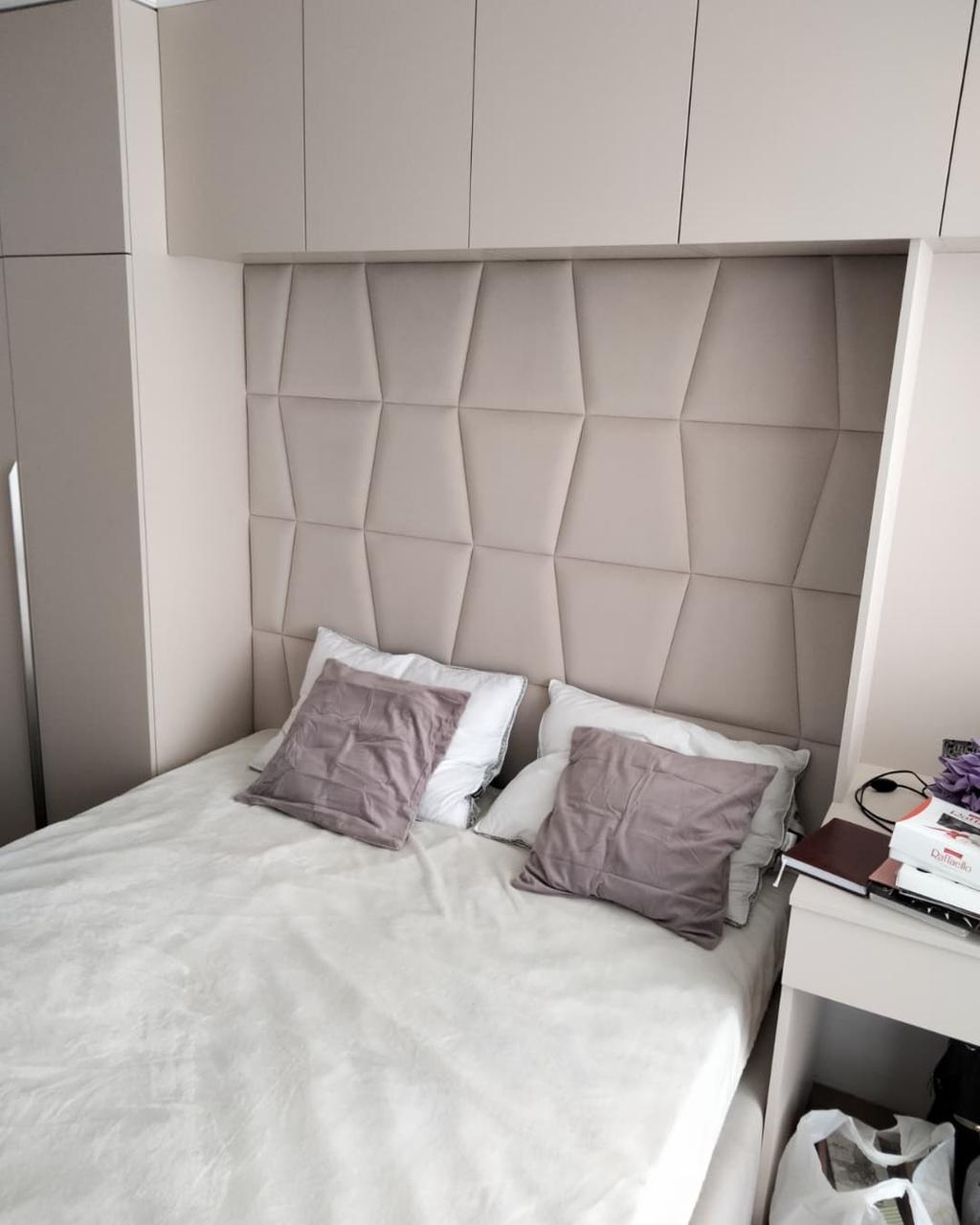 Ліжко з м'якою панеллю