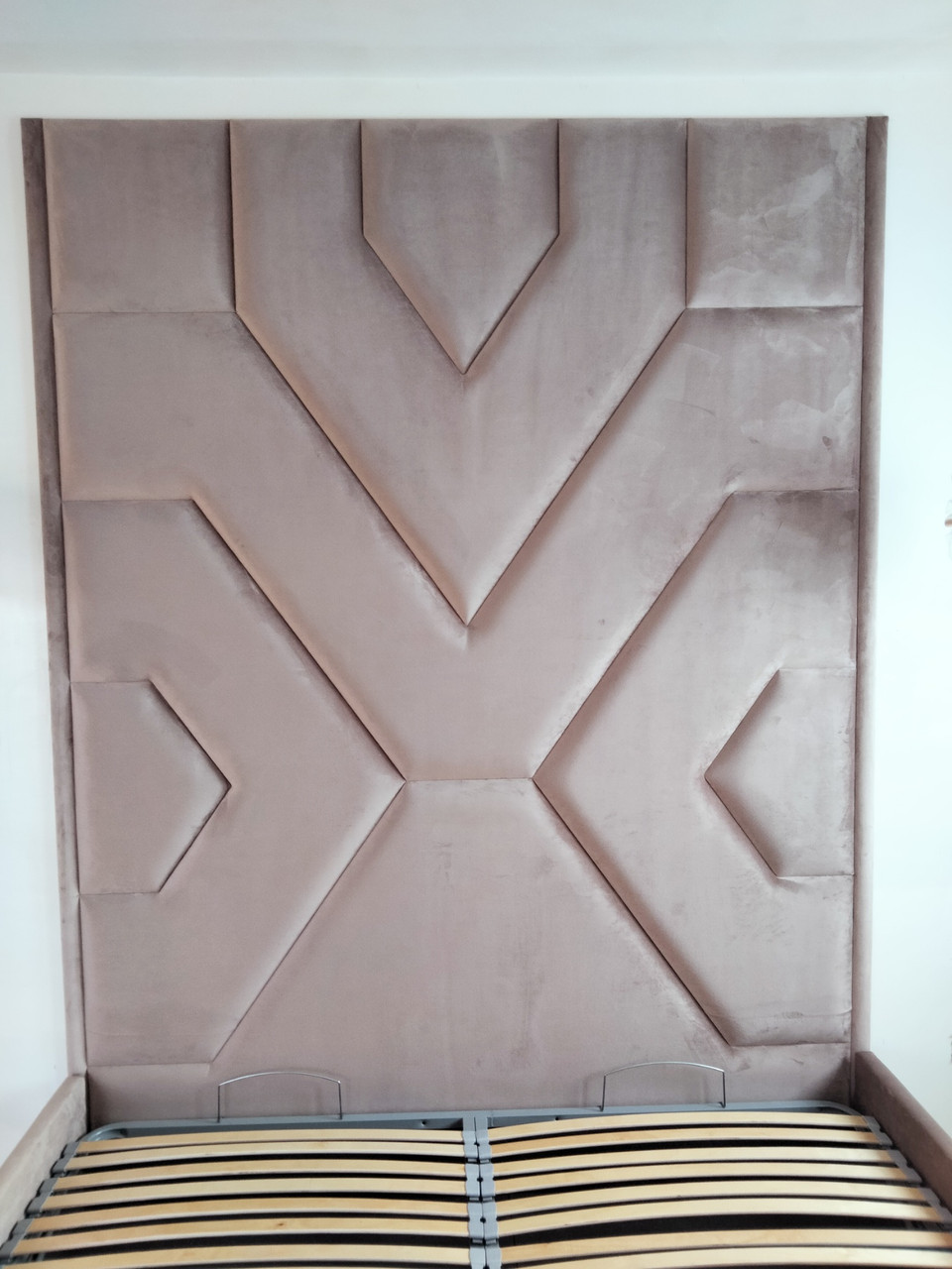 М'яка панель із ліжком