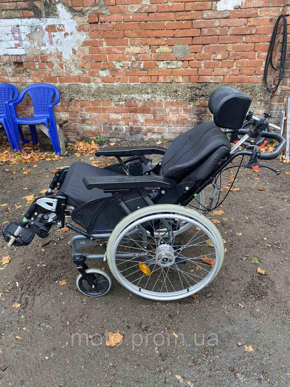 Зручна багатофункціональна інвалідна коляска з Європи ширина сидіння 44.5 см
