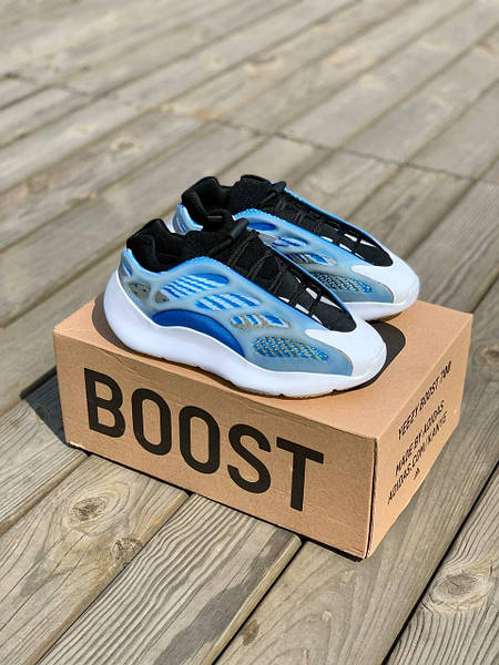 Adidas Yeezy Boost 700 v3 04699