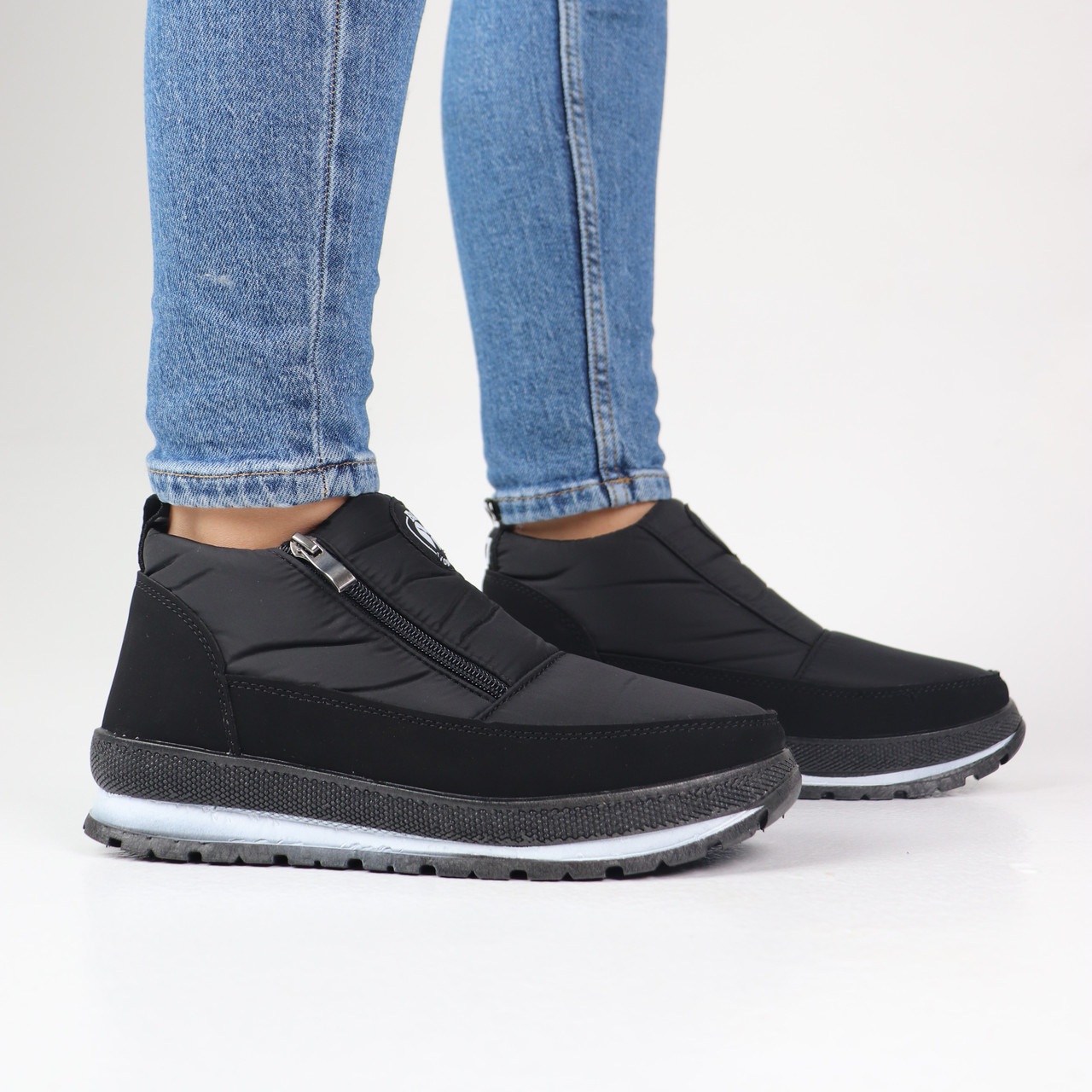 Жіночі кросівки на хутрі на замку