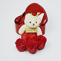 Подарочный набор с мишкой и тремя розами из мыла в коробке в форме сердца Красный