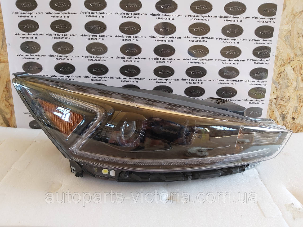 Фара права KIA 92102-F6030 Cadenza 16-18 США вживана