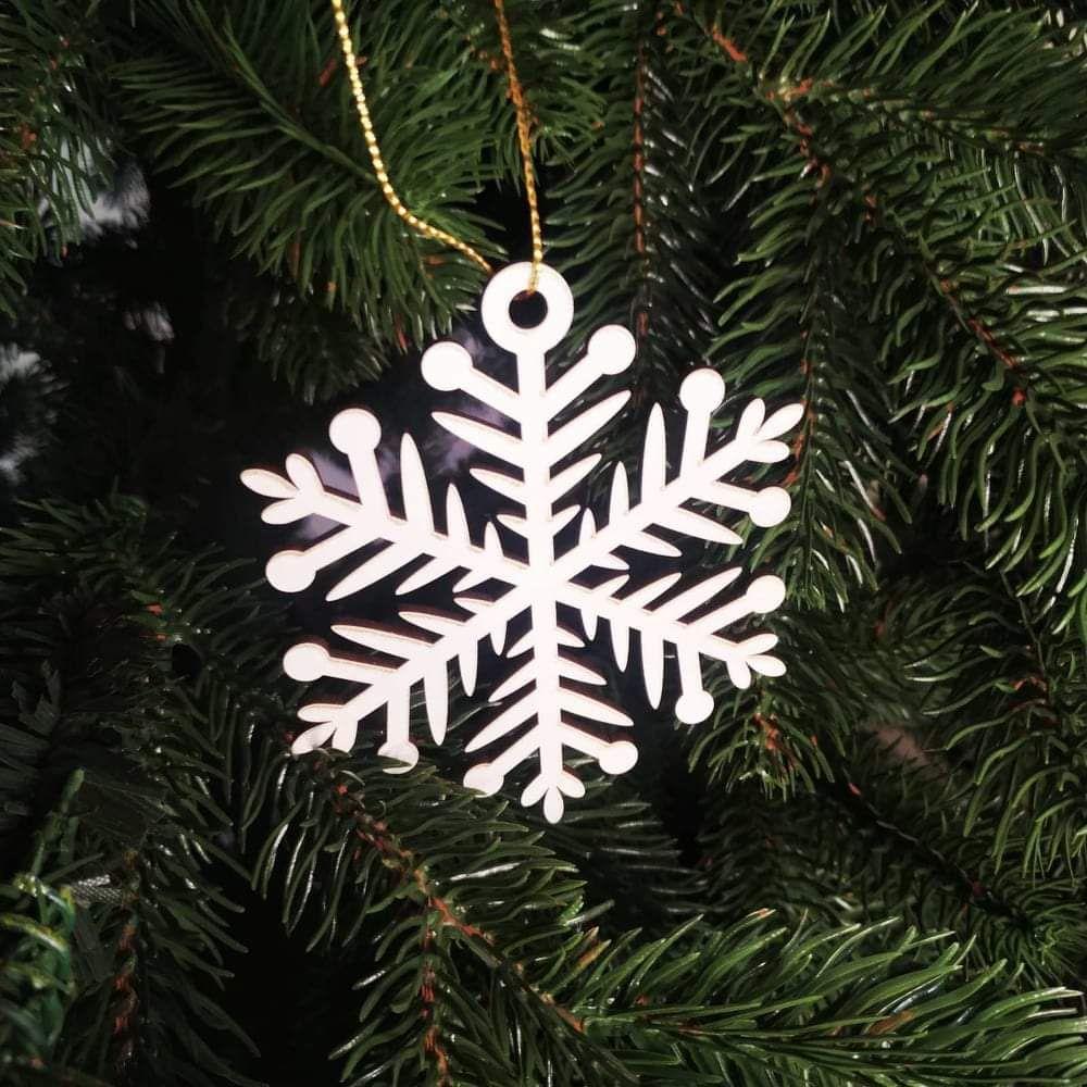 Новорічна іграшка з фанери дерев'яна в білому кольорі. Сніжинка. - фото 1 - id-p1493707677