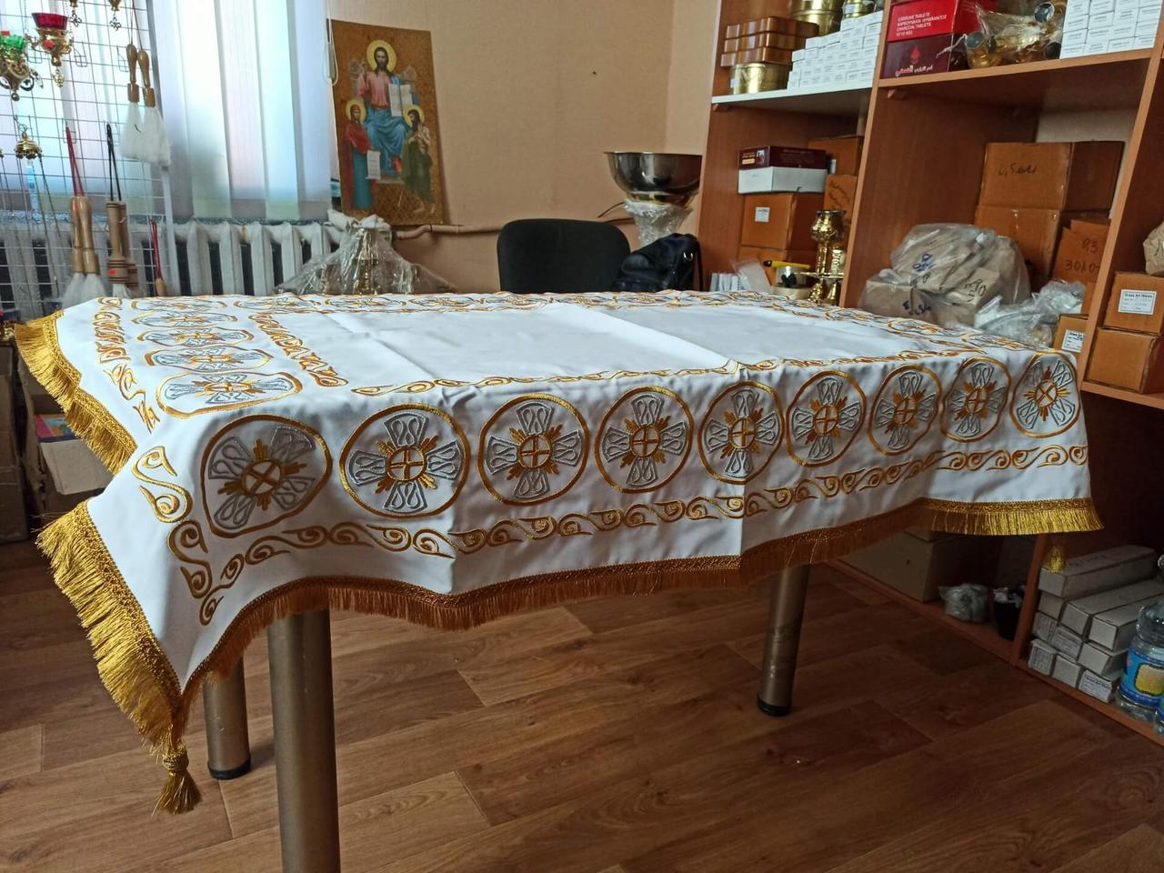 Скатертина з вишивкою на габардині біла 130х95см