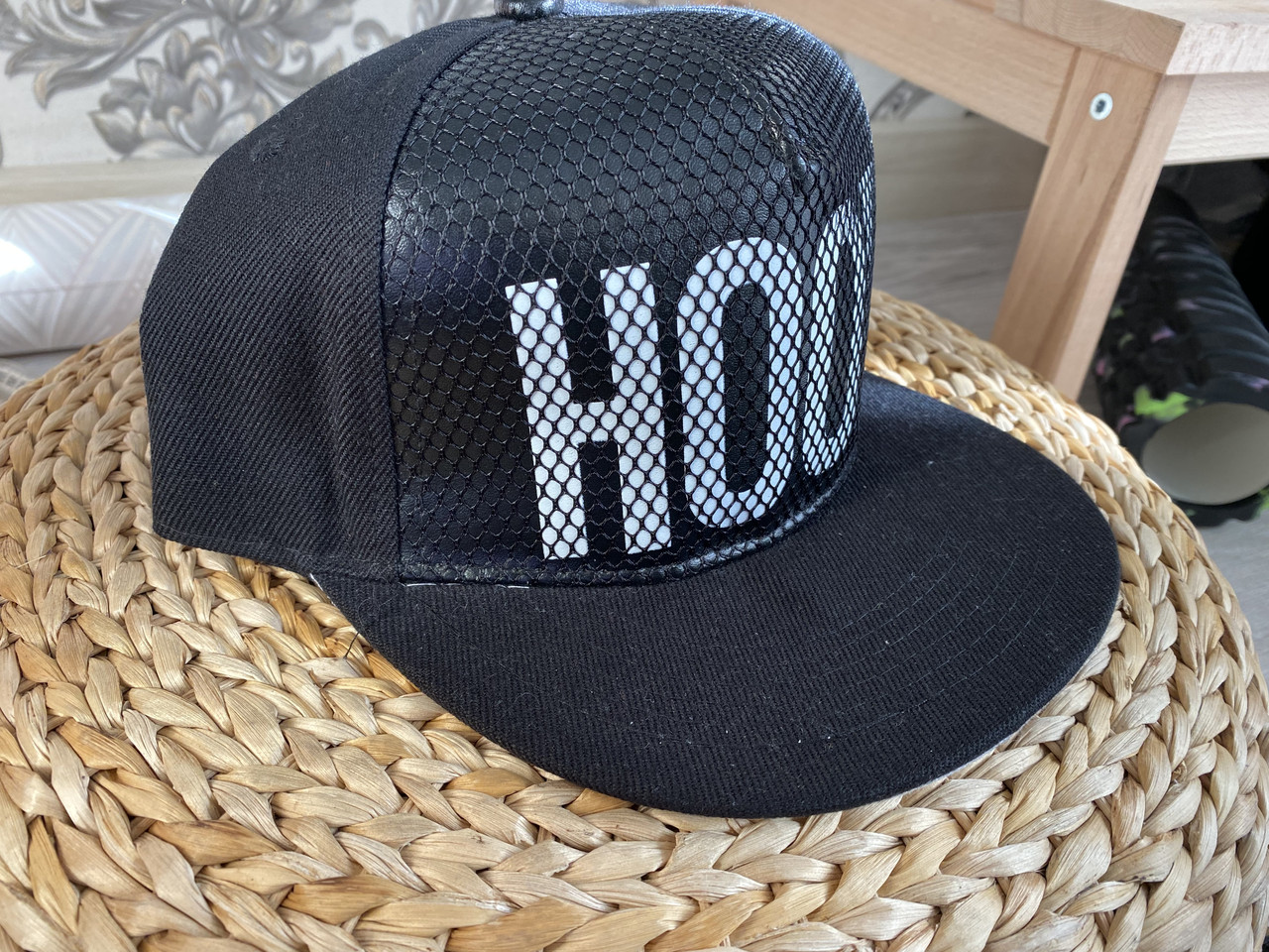 Чорна кепка із сіткою HOOD