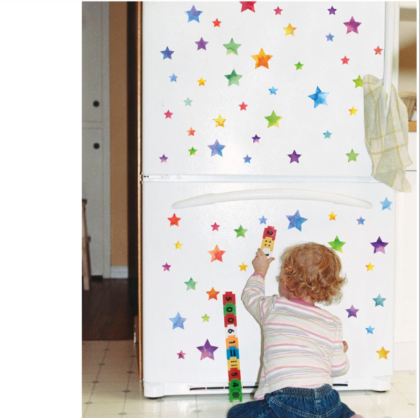 Вінілові наклейки на стіну, вікна, двері до дитячої кімнати "різнобарвні зірки 67шт" 73*108 см (лист 45*50 см)
