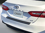 Пластикова захисна накладка на задній бампер для Toyota Camry XV70 2017-2021, фото 3