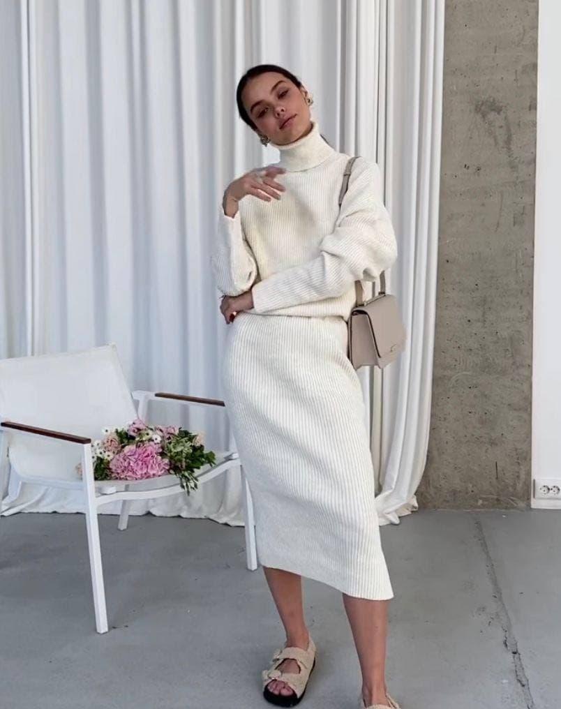 Костюм теплий жіночий в'язаний спідниця олівець і вільна кофта під горло