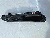 Панель корпус кнопок стеклоподъёмника и подушки безопасности, правая Renault Clio 2 Рено Клио 2, 8200084005