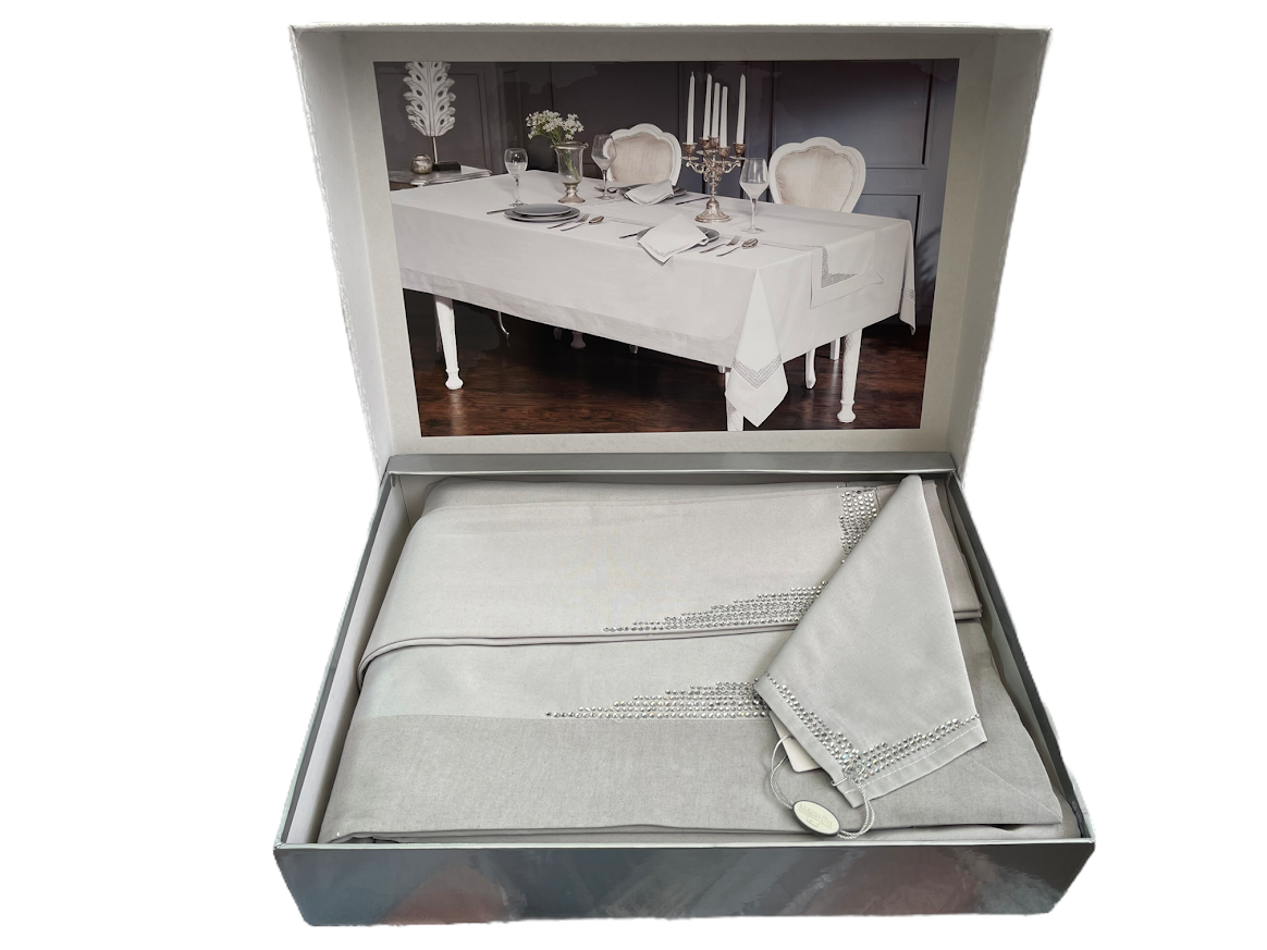 Скатертина з мереживом Maison d'or Diamonds Grey поліестер 150-260 см, 40-40 см, сіра